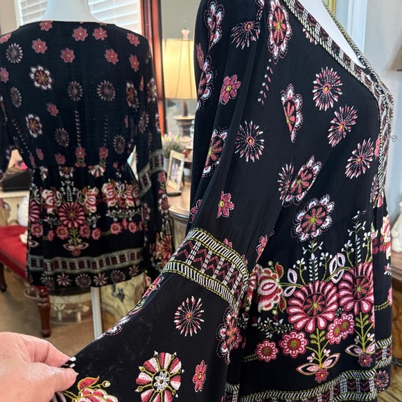 Floral Lace-Up Blouse in Black and Pink - Picture 5 of 13